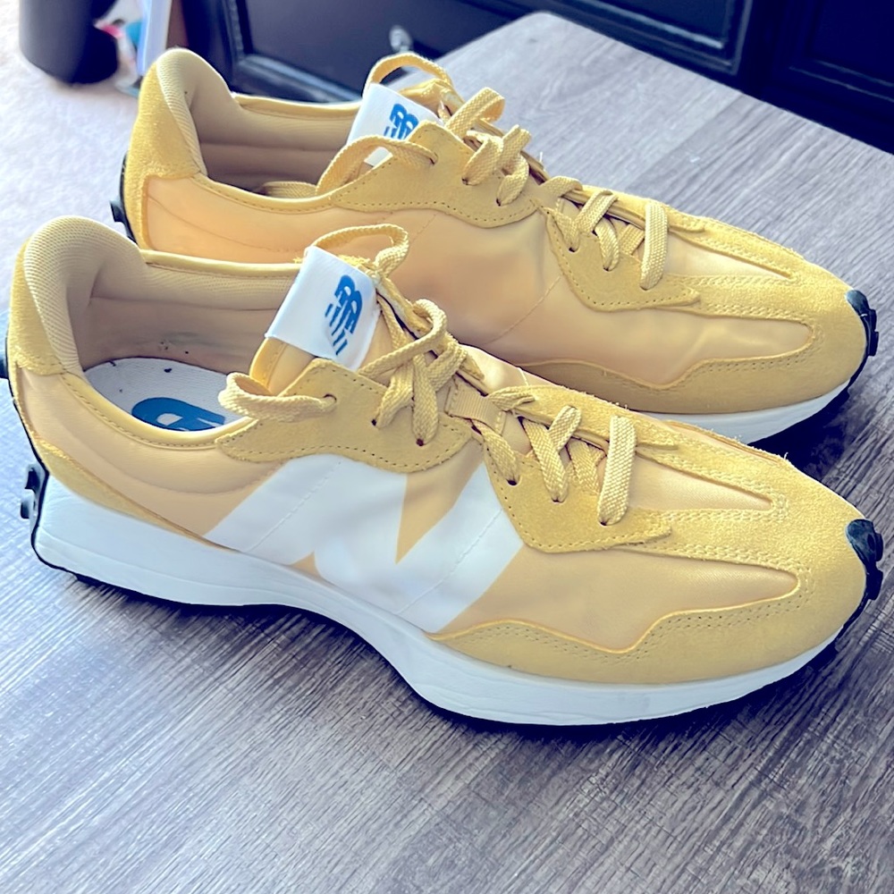 New Balance 327 Mins shoes size 11 - Yellow